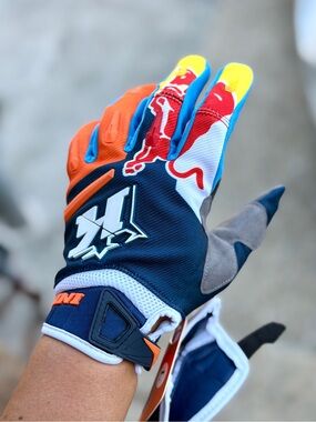 Dirt bike gloves